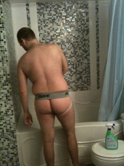 czarcub:  My house boy at work.