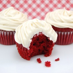 bbook:  phoods:  Red Velvet Cupcakes with Cream Cheese Frosting | Sweet Pea’s Kitchen  I need you so much closer. 