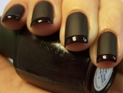 Matte black nail polish. Want.&lt;3