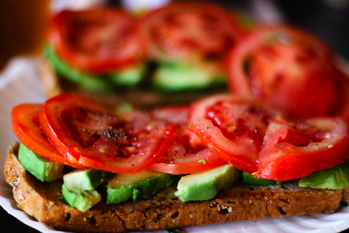 ohmygod this looks soo tasteyy o.O I need really good tomatoes And whatever bread