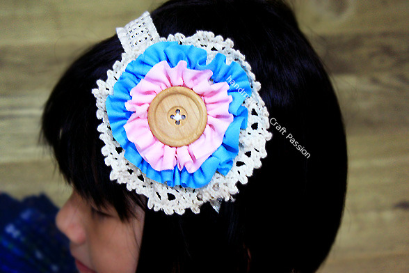 Ruffled Flower Corsage Headband | Craft Passion
I always wear my hair up and I must admit, it gets old! So adding anything to my up-do always makes me feel better for my laziness. I think I love this headband the most because of the corsage style...
