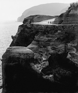 Scogliera, Ischia,  1953 photo by Piergiorgio Branzi