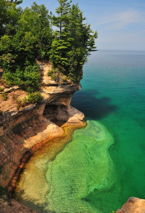darkerangels:  The Pictured Rocks along the Lake Superior shore of Michigan 