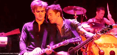 fuckyeahflones:  I LOVE FLONES….. THEY HAVE A PERFECT LOVE ♥ video by: rasmutsjee     