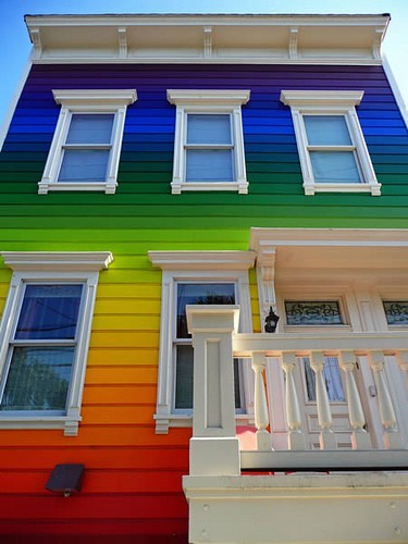 subtletysmyweakness:  daintyloops:  ohh my! happyhues:  Rainbow house!   SO. PRETTY. WANT.  Look, li