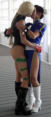 comicbookcheesecake:  Let’s shake it up a bit - couple of lovely ladies from Street Fighter making love, not war 