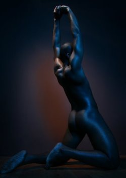 sfguyspank:  black and blue 