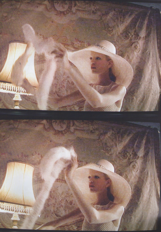 moonera:thedoppelganger:   Coeurs A Corps Perdu Magazine: Vogue Paris March 2011 Photographers: