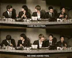 maenjeongsin:  Junsu: I can slice fish.Yoochun: