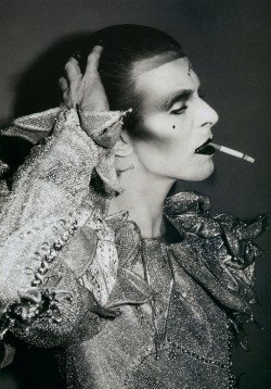lamaindanslepot:  David Bowie   &hellip;