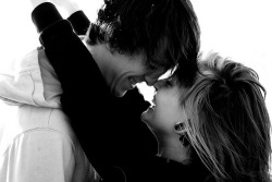 horadesonhar:  Se você realmente me ama, sorria sempre. Pois o seu sorriso me acalma, me traz paz, me fortalece, me faz ver o mundo mais colorido. O seu sorriso, me faz sorrir.  (HoraDeSonhar) 
