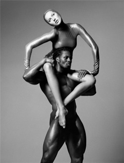 niteo:  V #42 - Gisele Bündchen: ‘You Lift Me Up’, September 2006 by Sølve Sundsbø 