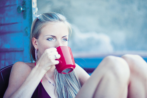    Café esfria, sabia? E sentimentos também.    