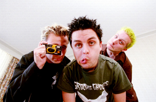 Green Day&rsquo;s Mike Dirnt with a nice disposable camera