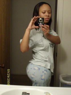 bigphatbooty:  #phatbooty #mirrormonday #thickness