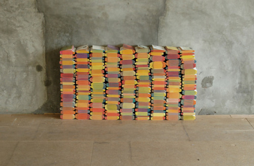 Aloïs Godinat Portrait de groupe avec dames, le pont IV, 2005Books, dimensions variable