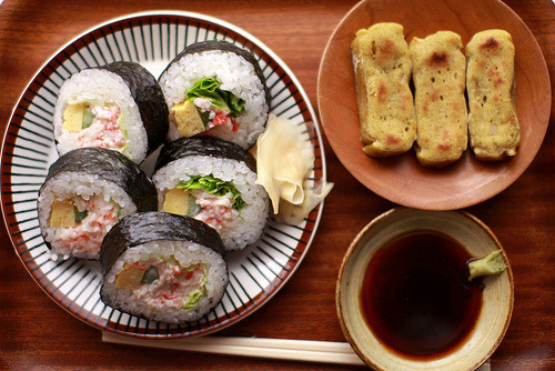 ffoodd:  crab sushi rolls & kankoromochi 