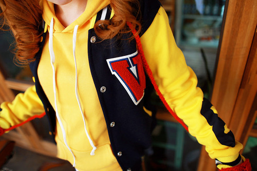 Ok now I need that sweatshirt/jacket combo Buying for college ;D