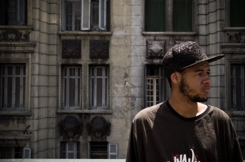  O segredo da paz mundial é cada um cuidar da sua vida. Emicida. 