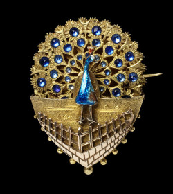 omgthatdress:   Brooch ca. 1880-1890 via