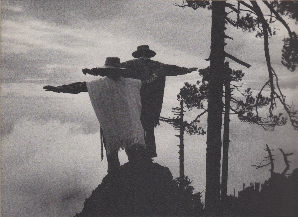 Sebastião Salgado
“Acción de gracias a Kioga, el dios mixe, en gratitud por la buena cosecha y para pedirle la supervivencia otro año más”.±
Oaxaca, México, 1980.
Thanks to firsttimeuser