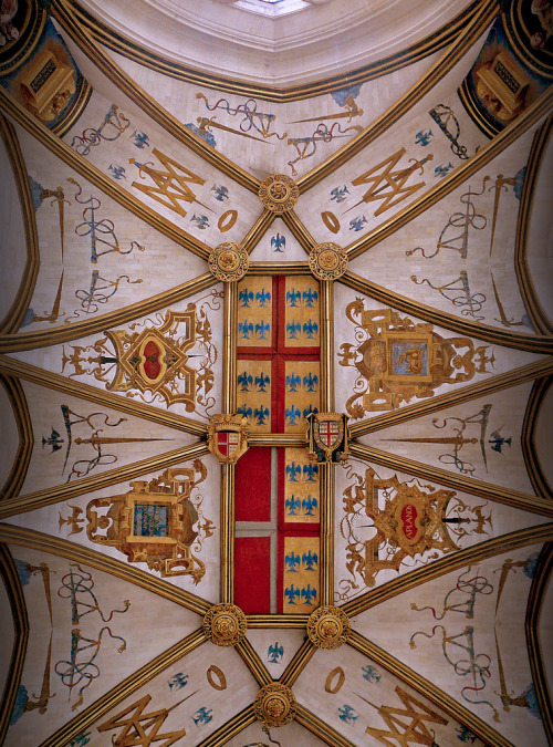 booksnbuildings: Château d’Ecouen, ceiling. (France) (via)