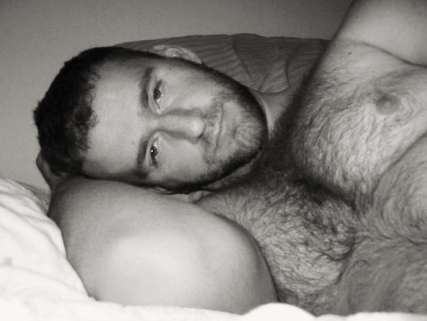 fortheloveofhairy:  Om nom nom  WOOF.