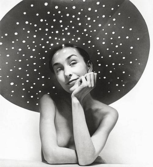 parsimonia-blog:Pina Bausch, por Walter Vogel