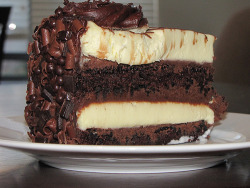 food-pr0n:  Chocolate cheesecake 