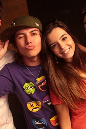 É o Casal de pombinhos Pedro Lanza entegrante da banda restart e a atriz Giovana