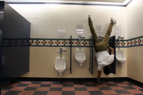 hananananah:  THAT GUY IS TOO HARDCORE AND HIPSTER TO PEE NORMALLY SO HE MUST CHOOSE THE UNIQUE WAY. Yep. 