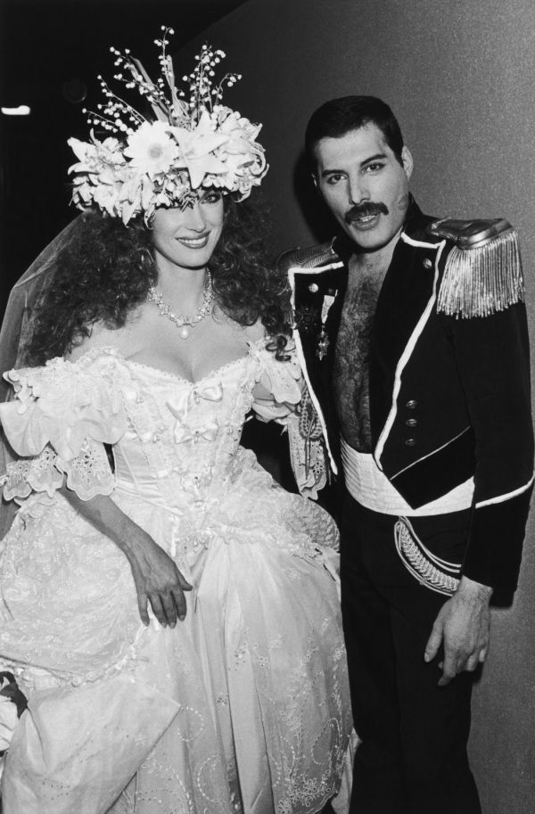 awesomepeoplehangingouttogether:
“ Jane Seymour and Freddie Mercury
”