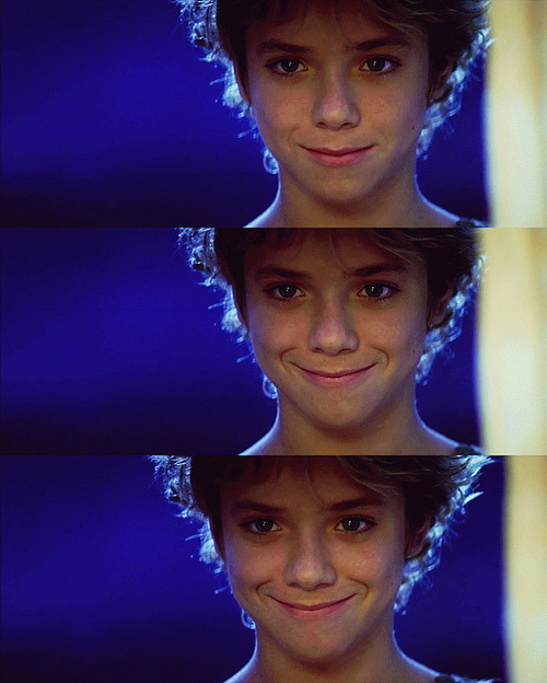 cativiana:   Nunca diga adeus, porque dizer adeus significa ir embora. E ir embora significa esquecer. Peter Pan 