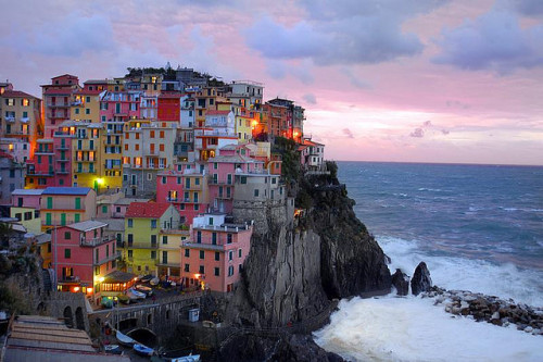 theworldwelivein:Manarola, Cinque Terre (by Robert Crum)