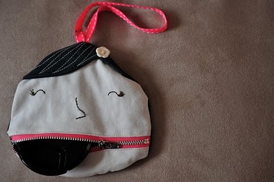 Ms Lipsie The Pocket Girl | Lia’s Crafty Journal
How hilarious is this little coin pocket!? This would definetly encourage me to put my coins somewhere safe rather than chucking them into my bag and then scrambling for them and annoying customers...