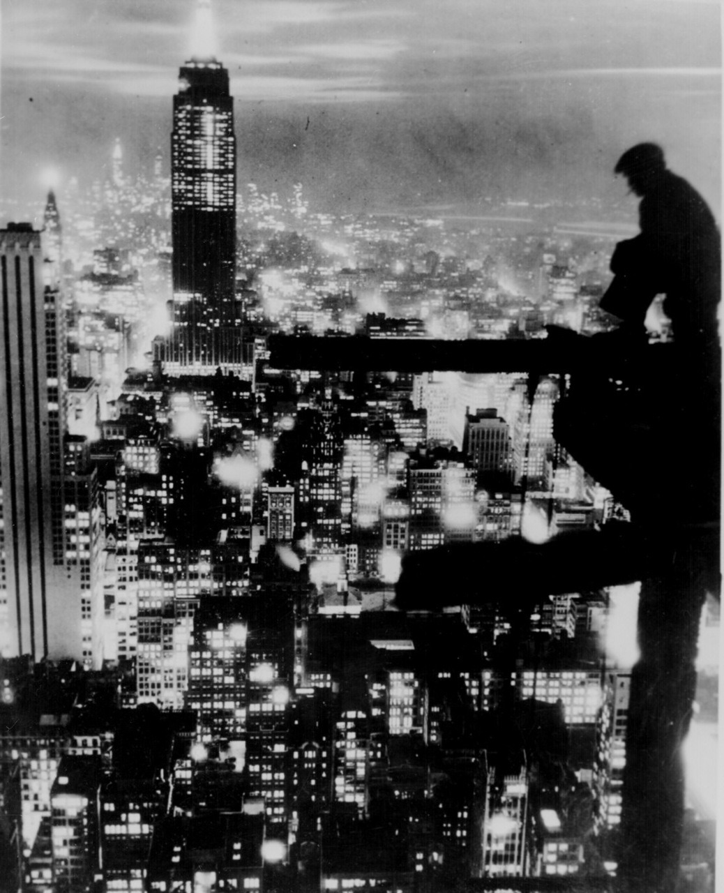liquidnight:  New York City at Night, circa 1935 Photographer unknown [via so30s]