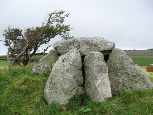 Hellstone, a dolmen in England. Photo by Jonas Wisser.