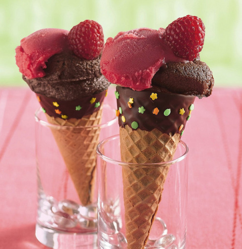 prettyfoods:  Chocolate Mousse Cones Recipe (by Pillsbury) 