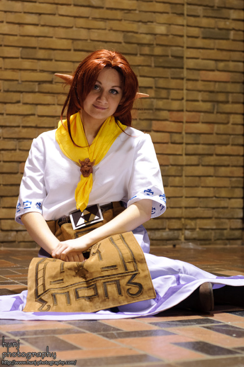 rinachur: fuckyeahocarinaoftime: Malon Cosplay Holy crap, I keep forgetting about this cosplay. I bo