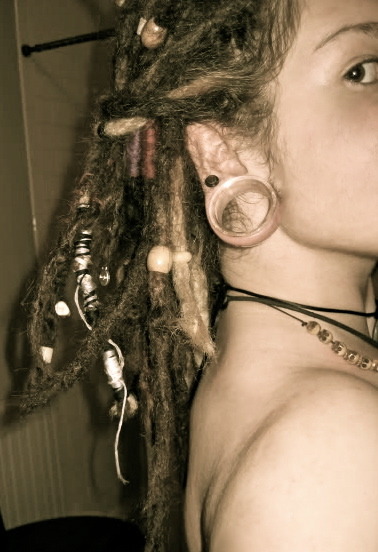 fyeahstretchedears:  thecatdoesdrugs.tumblr.com 