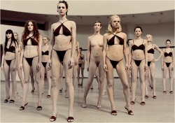 contemporary-art-blog:Vanessa Beecroft, VB35,