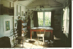 sore-thumbelina:  The inside of Dylan Thomas’ writing hut.   I think it is quite the thing to have a writing hut.
