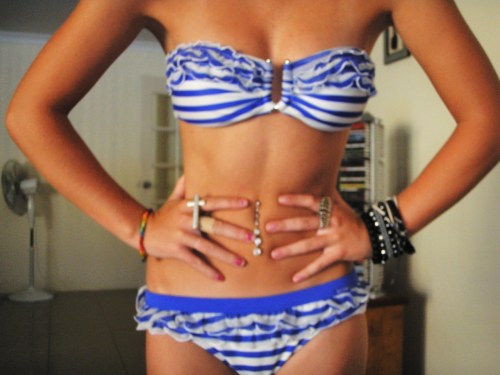 letsgethiighandfuck:  i want this motherfucking belly ring   the skinnyyyyy