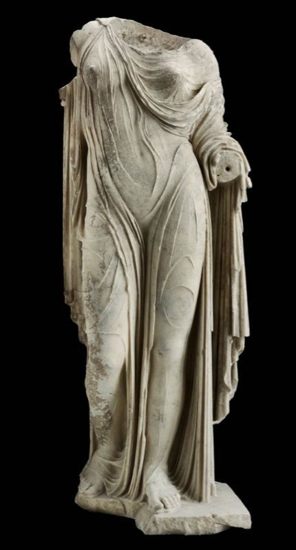 bohemea:  suicideblonde:reblololo:   Statue of Aphrodite or a Roman lady Roman Imperial