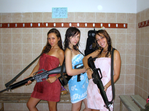 XXX oif3rd:  Girls with guns!  Sexy girls playing photo