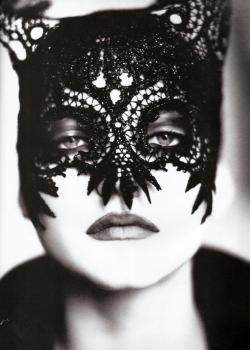suicideblonde:  Nadja Auermann photographed by Ellen von Unwerth in 1991 