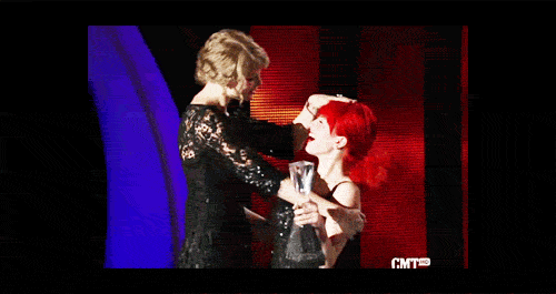istillloveparamore:  Aw Hayley! lmao But T-Swift is really tall. TAYLOR SWIFT Y U