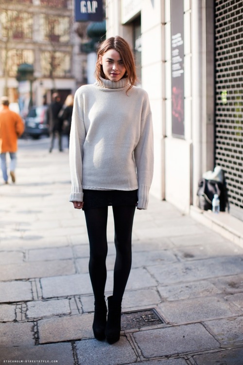dang. if only i could wear turtle necks!…and had her face…and figure.