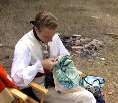 squidintheteapot:reallyawesomecostumes:The actor who played Edrington on Hornblower doing embroidery