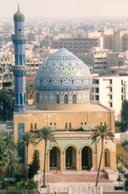 almondskeyes:  Mosque in Baghdad, Iraq incredible. 